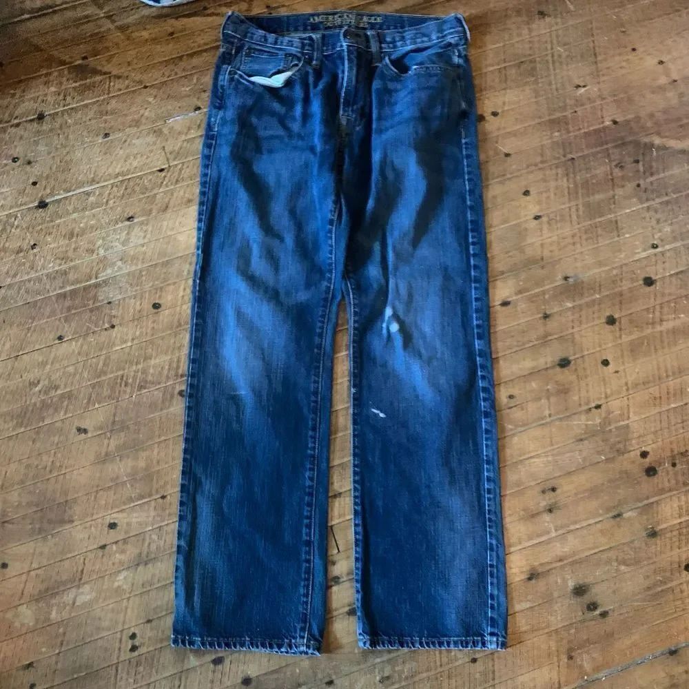 American Eagle Slim Straight distressed 31x32 normcore jeans